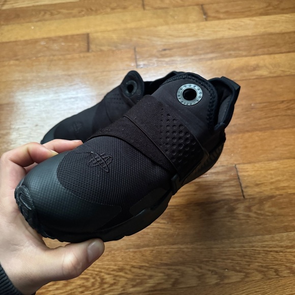 Womens All Black Nike Hurache Shoes - Picture 7 of 10